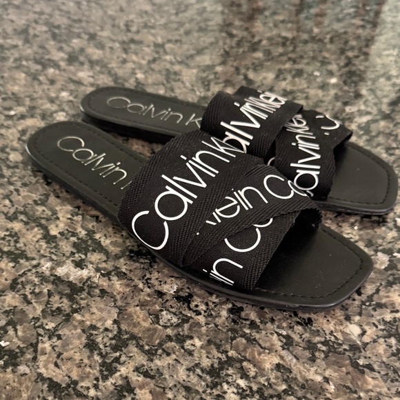 Calvin Klein Black Logo Slide Sandals EUC 8.5 narrow - Picture 1 of 8